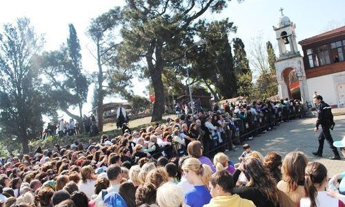 Ο Άγιος Γεώργιος του Κουδουνά! Χιλιάδες Μουσουλμάνοι τρέχουν εκεί για προσκύνημα…